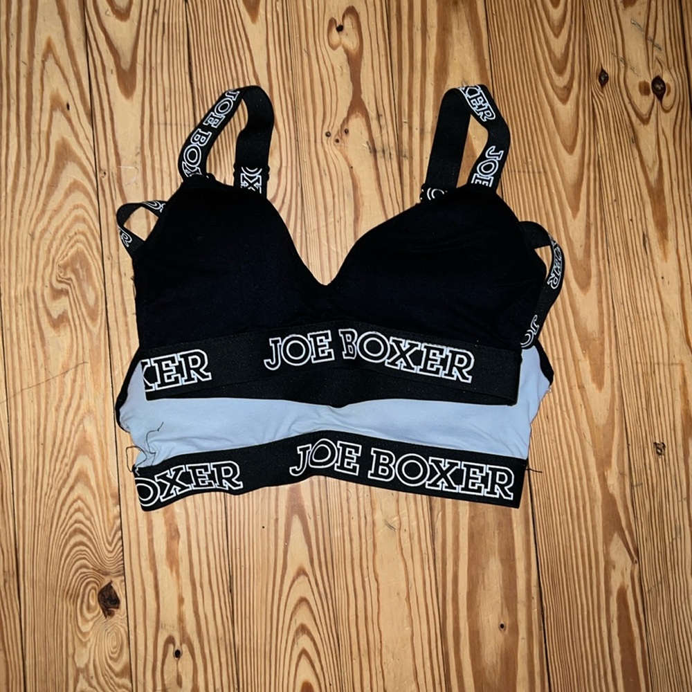 2 pack of white and black bras